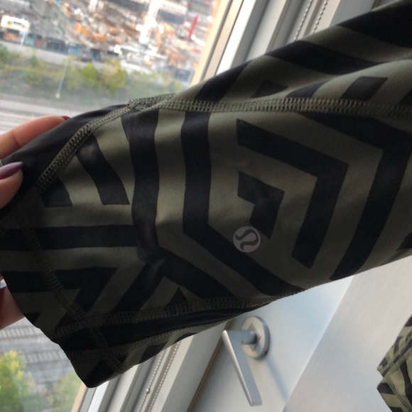 Lululemon inspire tights - animal print - Picture 3 of 4